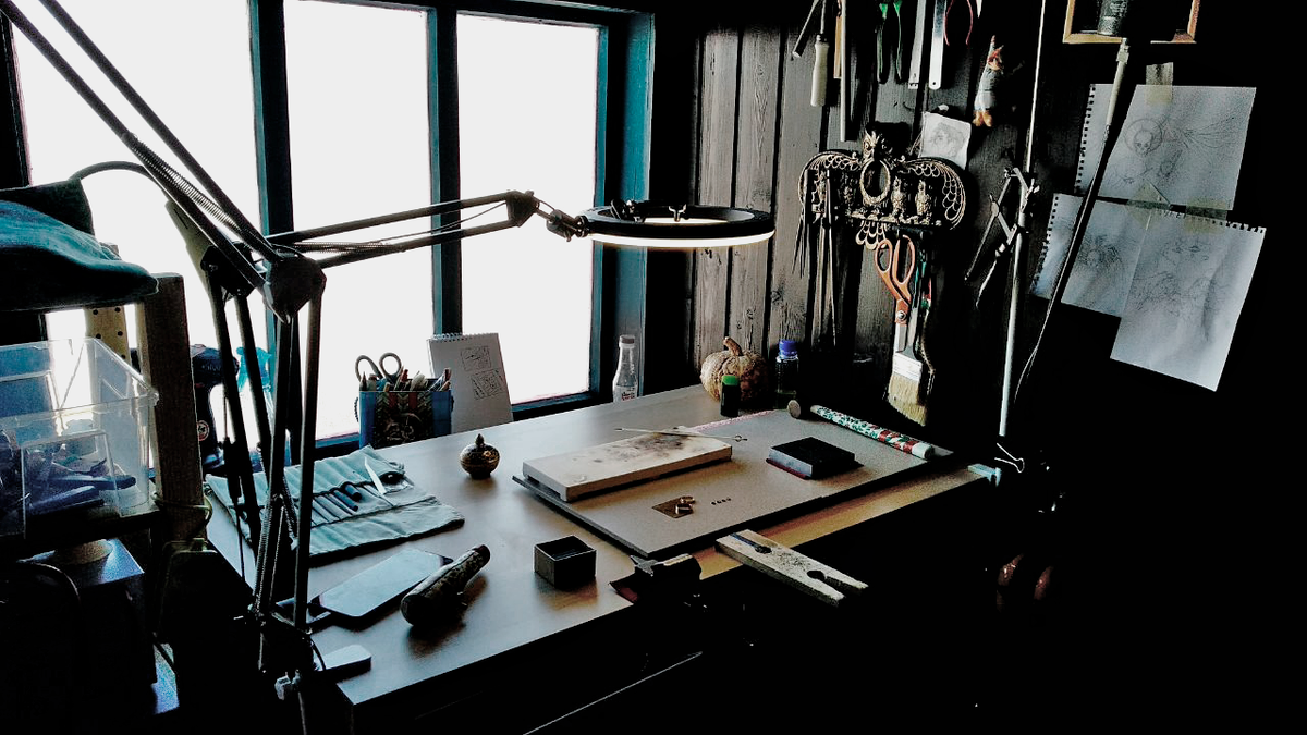 Мой стол выглядит так когда я занимаюсь ювелиркой.