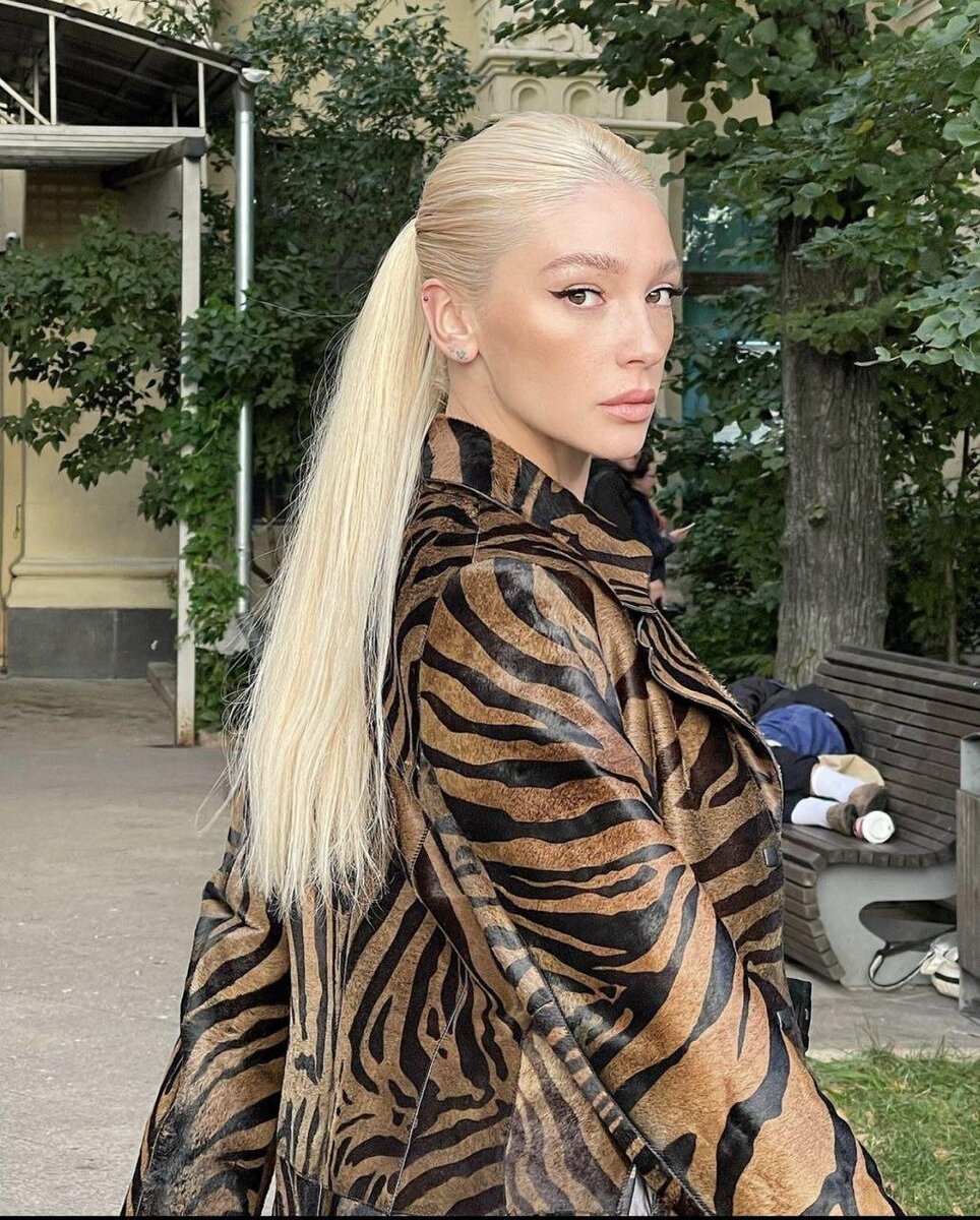Настя Ивлеева 

