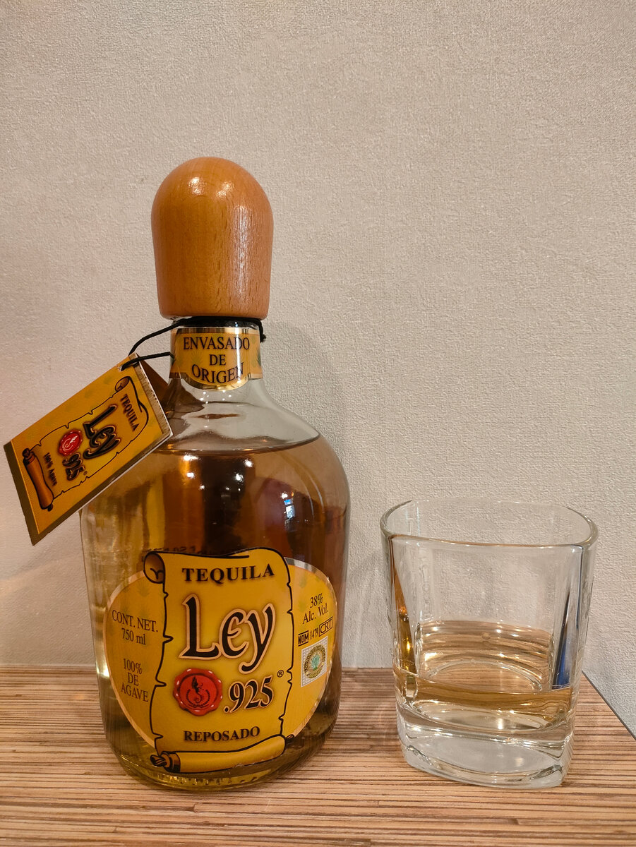 Бутылка смотрится очень прилично