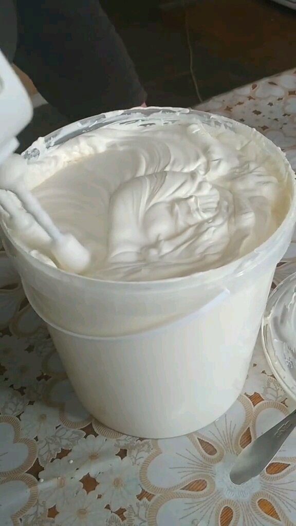 Взбитые сливки, увеличиваются в объеме!