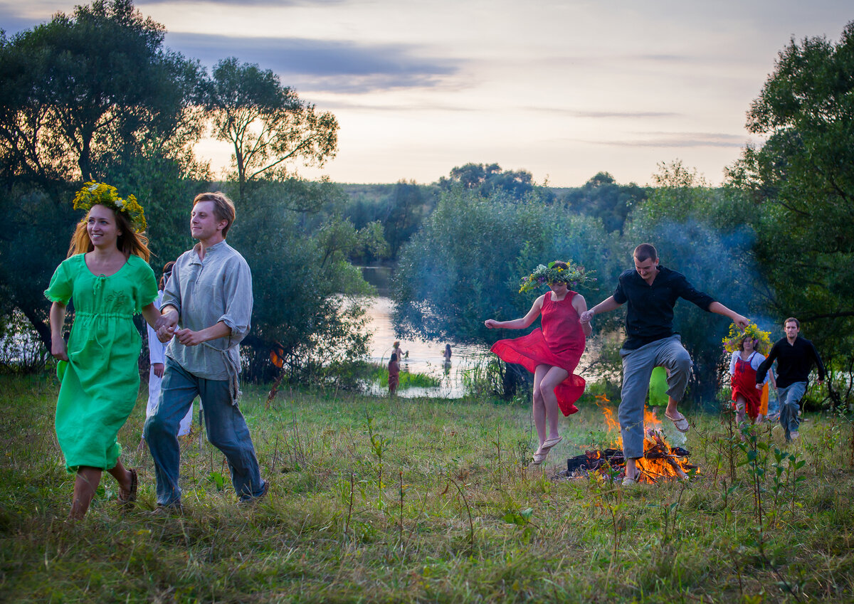 Прыгание через костёр