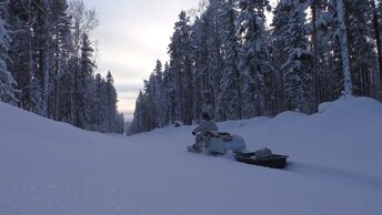 Пробиваюсь к избушке на толкаче. Получил в глаз. Поиск свежих следов.