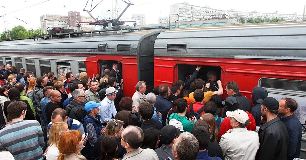 Поездка на дачу на электричке это уже подвиг (фото найдено в интернете)