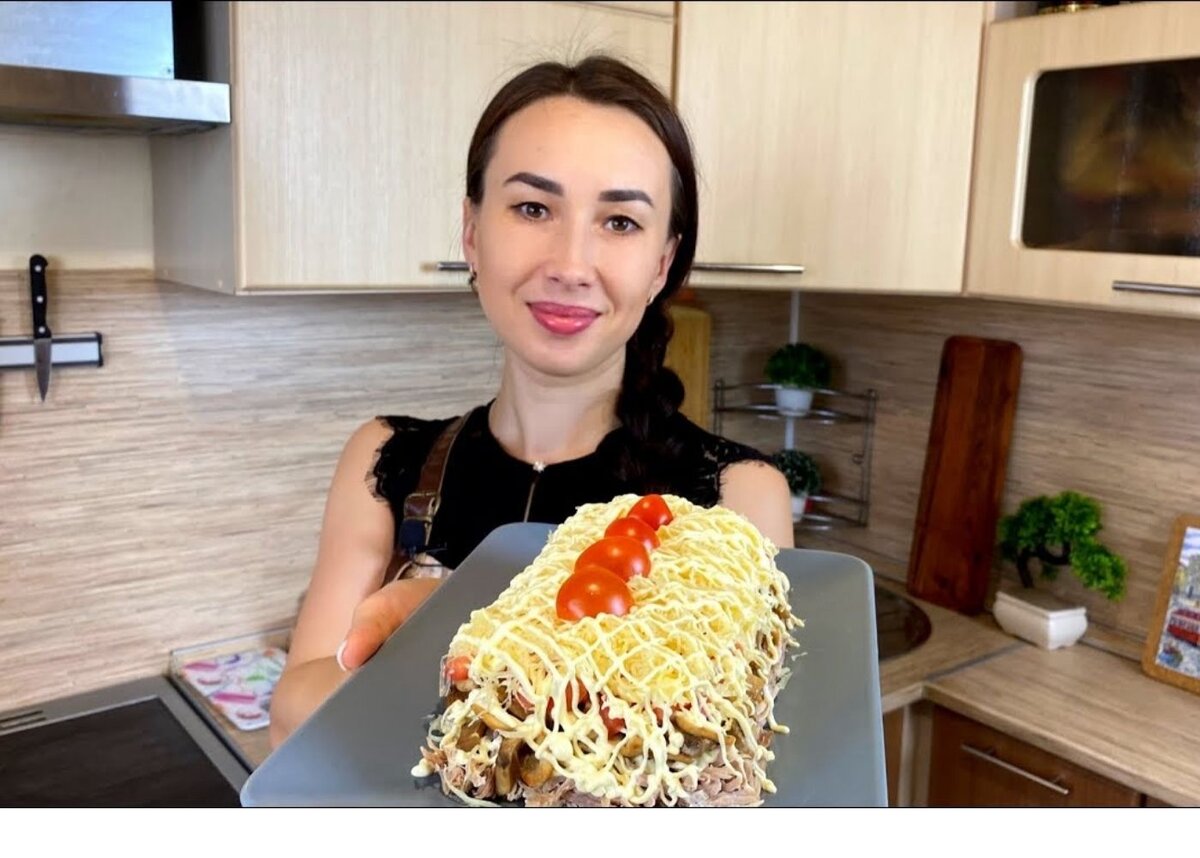 салат баварский с курицей. простые салаты от цветковой натальи. простые салаты натальи цветковой. простые салаты натальи цветковой. простые салаты за 5 минут.