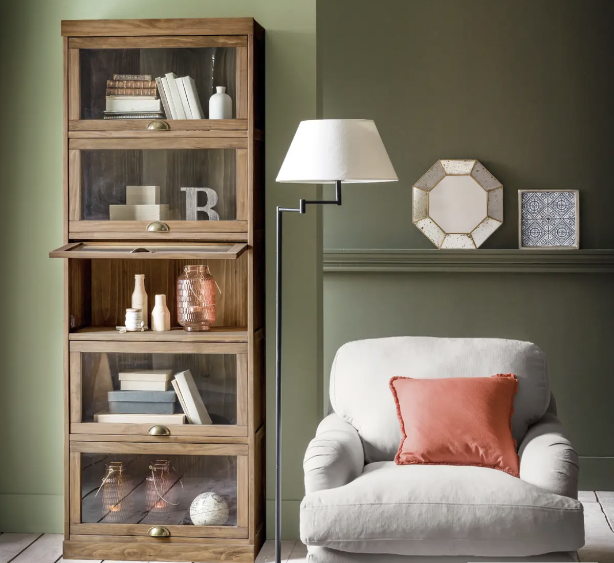 Комод с 5 застекленными дверцами, Lunja