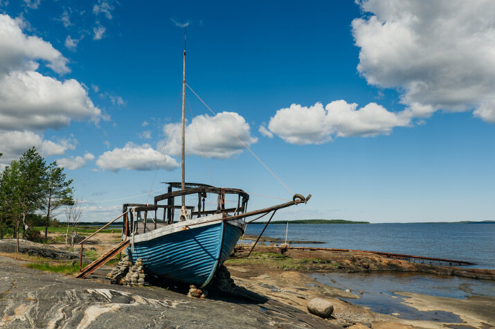 Традиционный поморский парусник карбас. Фото предоставлено этнопарком "Географика"