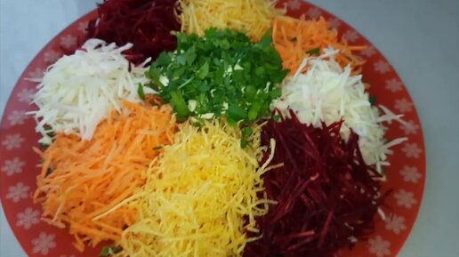 Салат с крабовыми палочками и помидорами. Салат с крабовыми палочками и перцем болгарским. Салат с помидорами и сыром. Крабовые палочки красное море. Салат м красной.