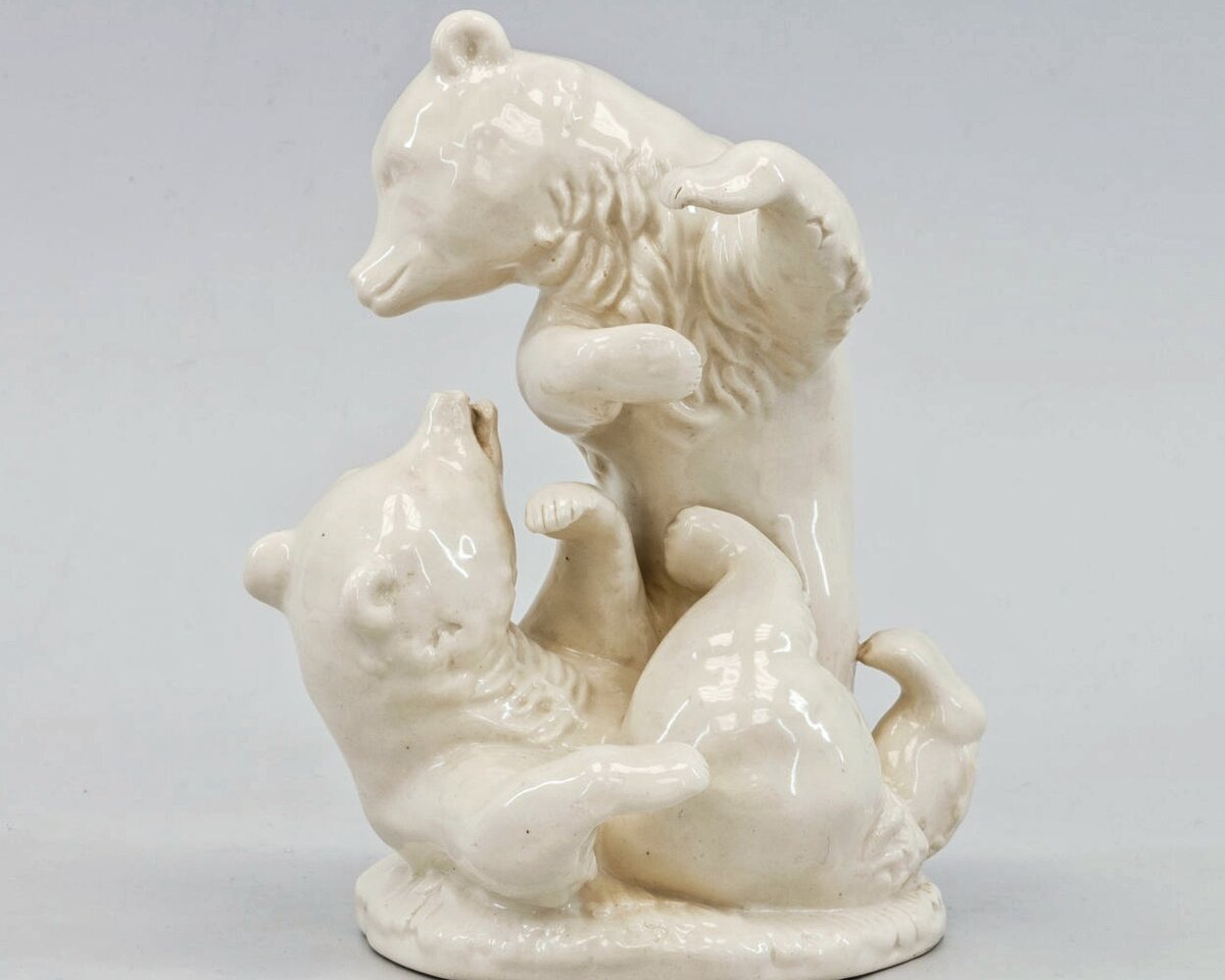 Скульптура "Медведи" 1951-1961 годы. Создана по образцу модели Мейсенского фарфорового завода. Фаянс, https://ru.bidspirit.com/