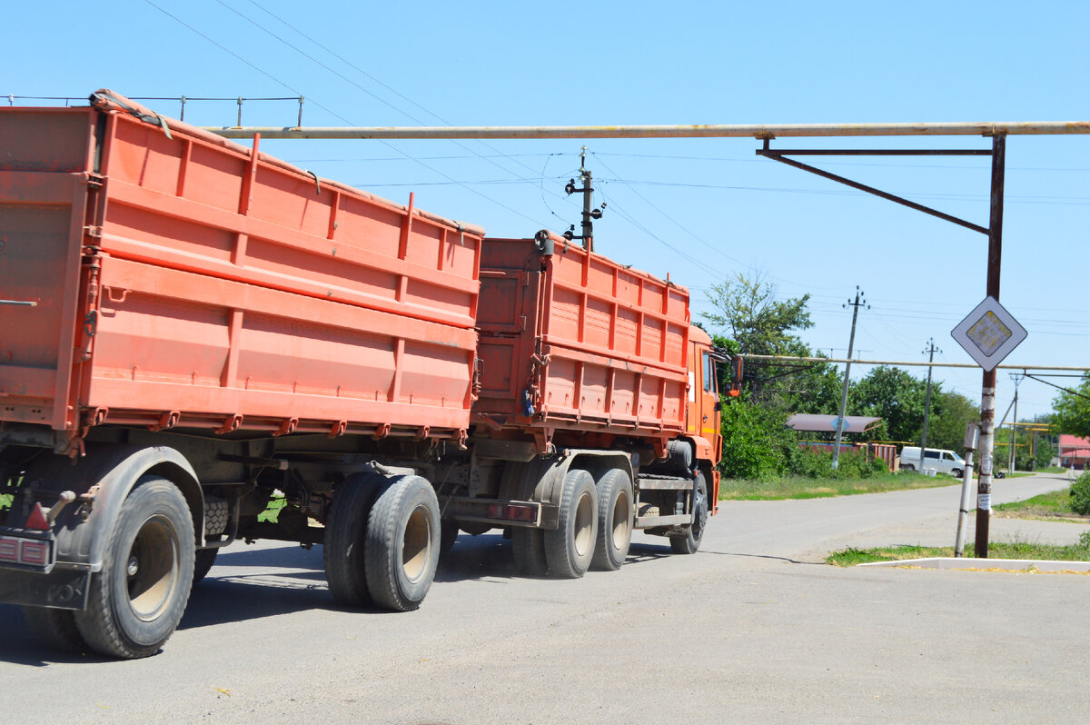 Фото автора. Колхозный КАМАЗ.