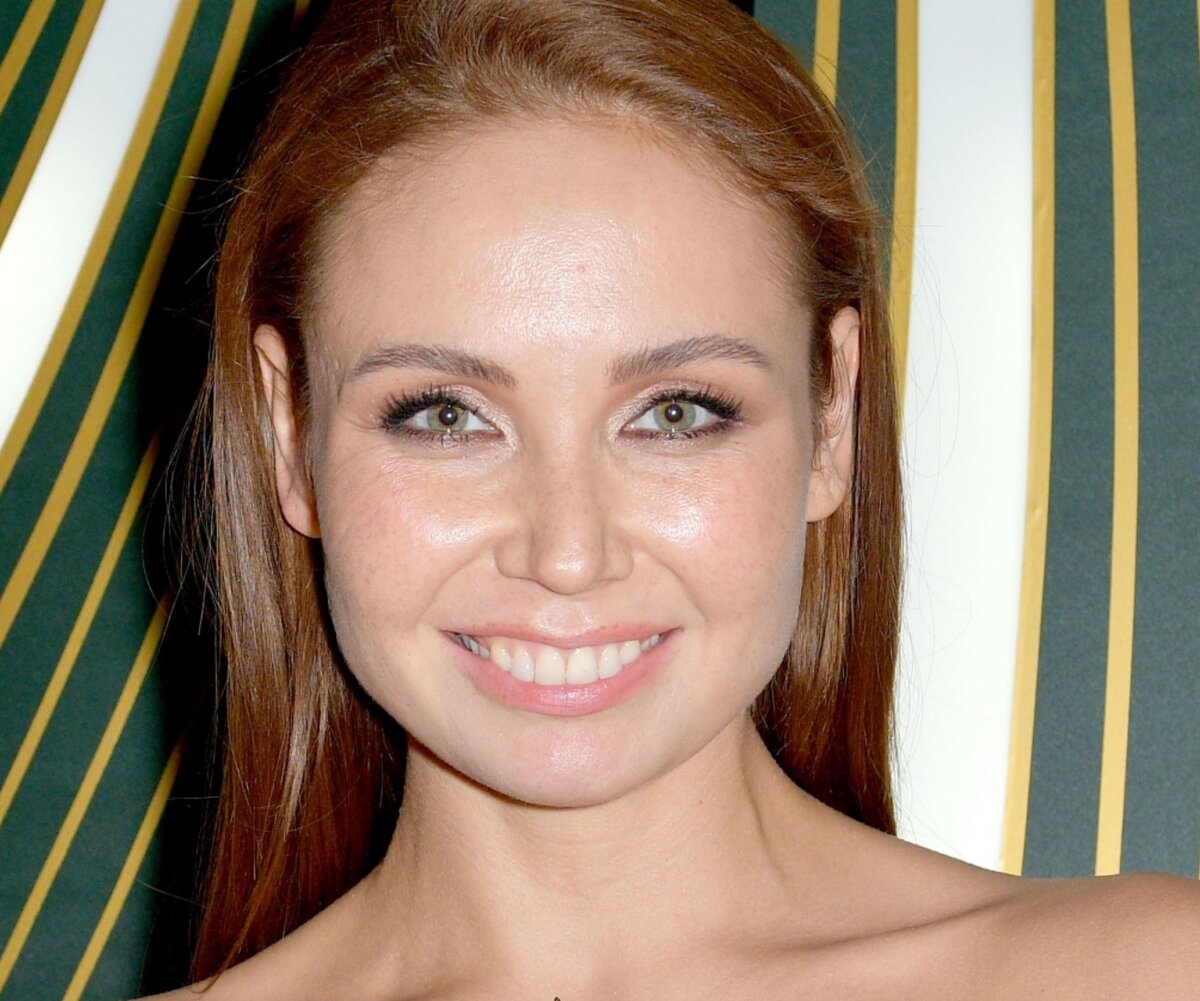     «Повторяйте за мной, это бесплатно»: Ляйсан Утяшева показала, как стать стройной и счастливой