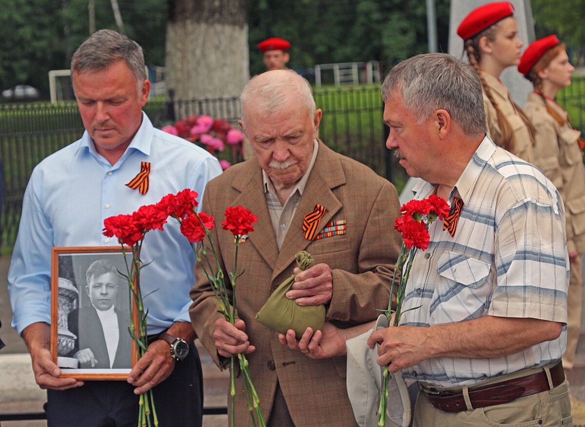 80 лет янковскому. 80 Лет Свирской победе. Военное кладбище красногвардейцев. Брасовский район Брянской области. Кетовский район 80 лет.