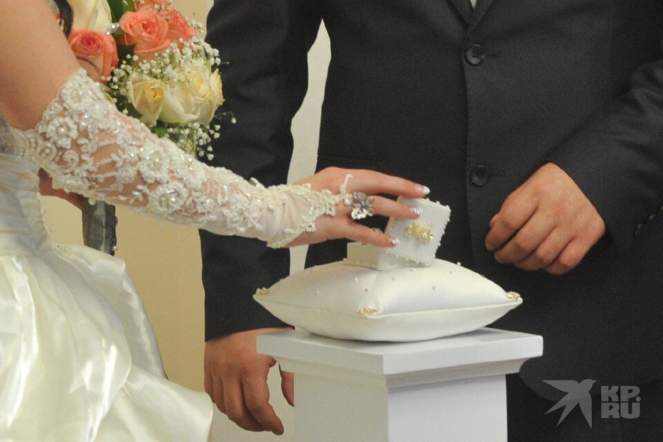     Закончились сотрудники. Шиловский ЗАГС больше не принимает граждан. Временно, конечно. Владимир ВЕЛЕНГУРИН