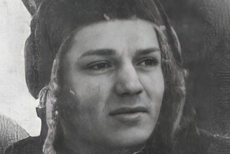 Потерял экипаж, сам чуть не сгорел в самолете, но задание выполнил ...