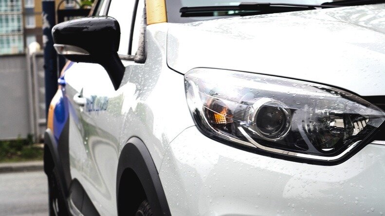     Привозят автомобили марок Toyota, Hyundai, Mitsubishi, Kia.