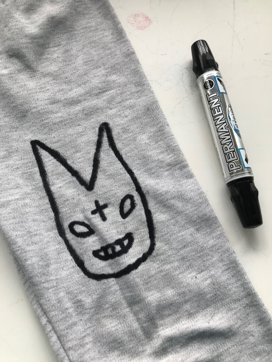 Первые шаги в реализации задуманного. На мой взгляд получилось толстовато, дальше рисовала тоньше. 