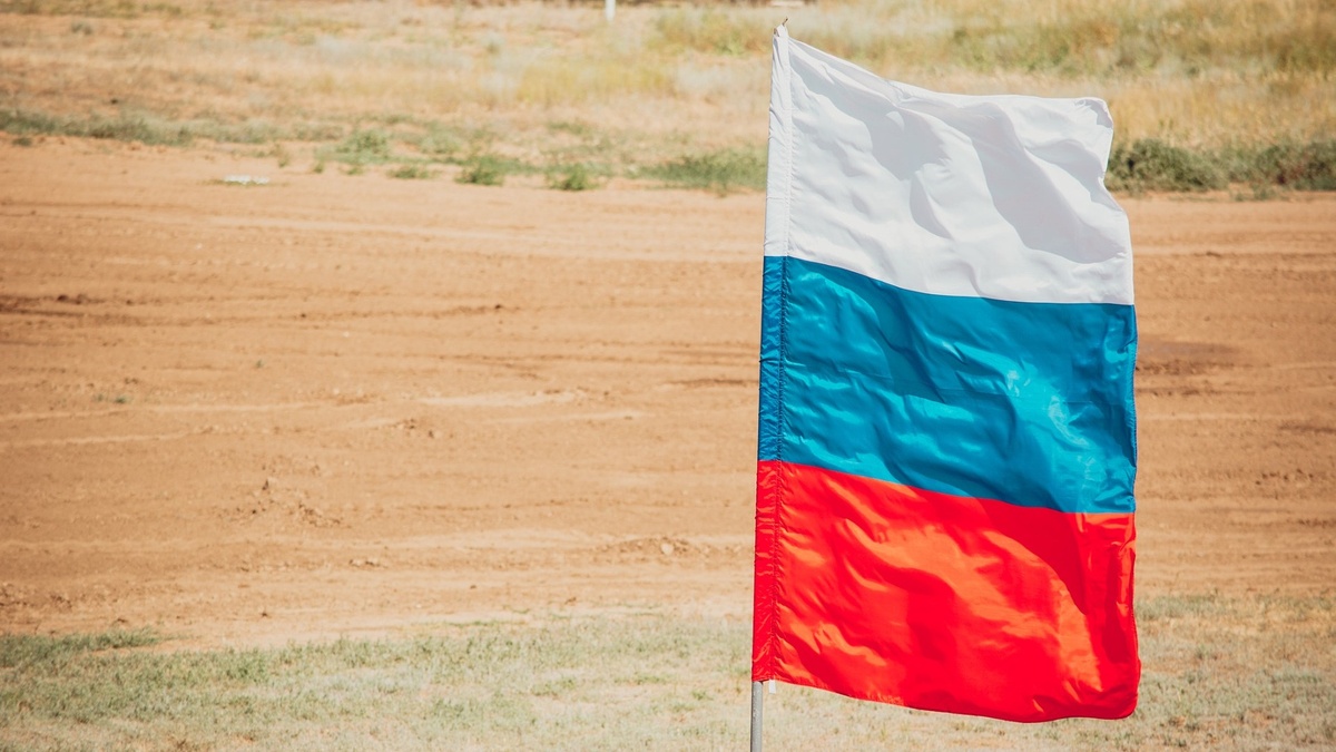     Президент России Владимир Путин в своём обращении обозначил, что в связи с нарастающей неонацистской пропагандой и антироссийскими настроениями держава будет наращивать свою мощь. Государство не позволит ставить под угрозу безопасность народа и угрожать ему ядерным оружием.