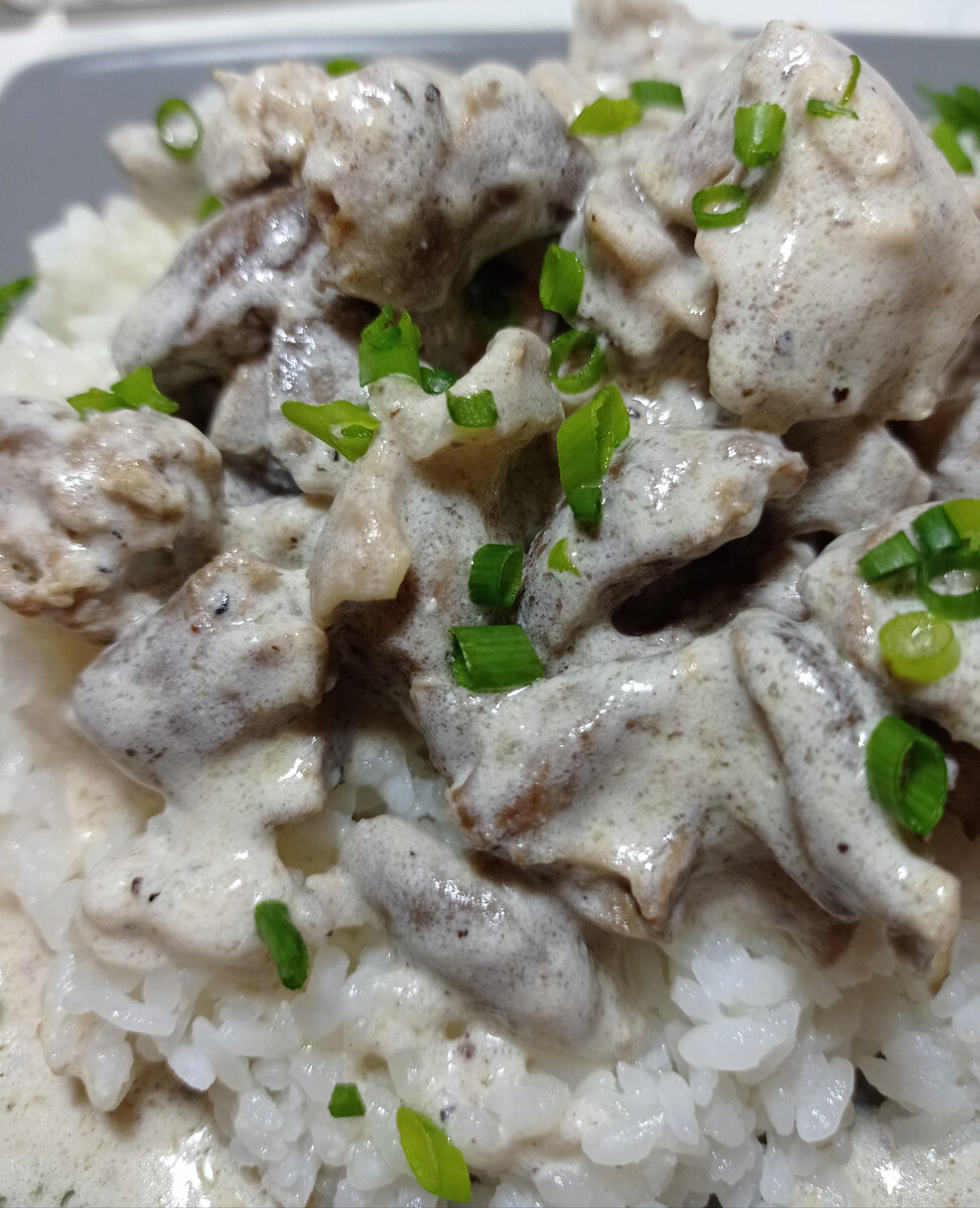 Рецепт куриных сердечек в сливочном соусе. Куриные сердечки в сливочном соусе. сердечки в сливочном соусе. пупочки куриные в сливочном соусе. пупки куриные в сливочном соусе.