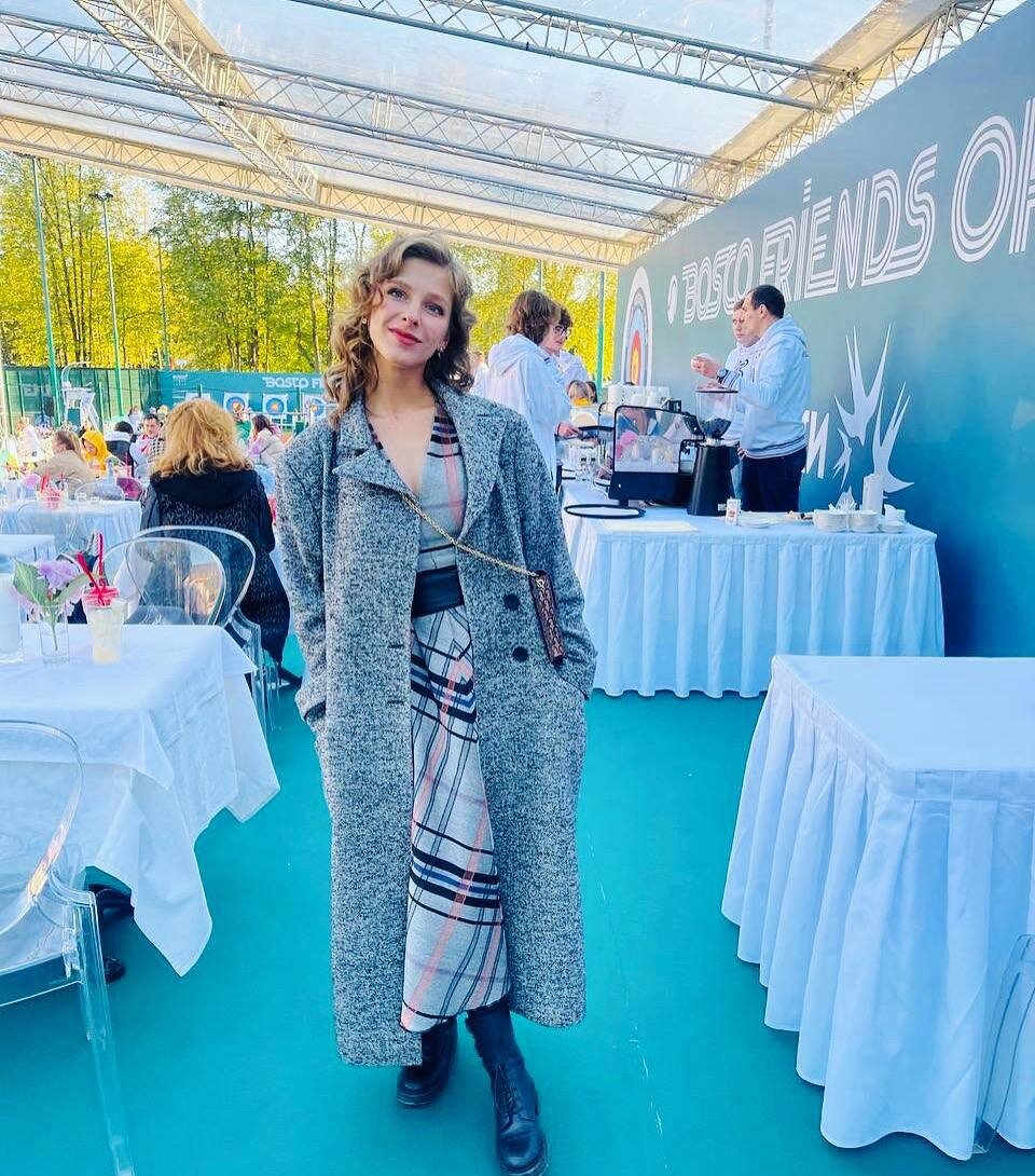     Арзамасова выгуливает свою обновку