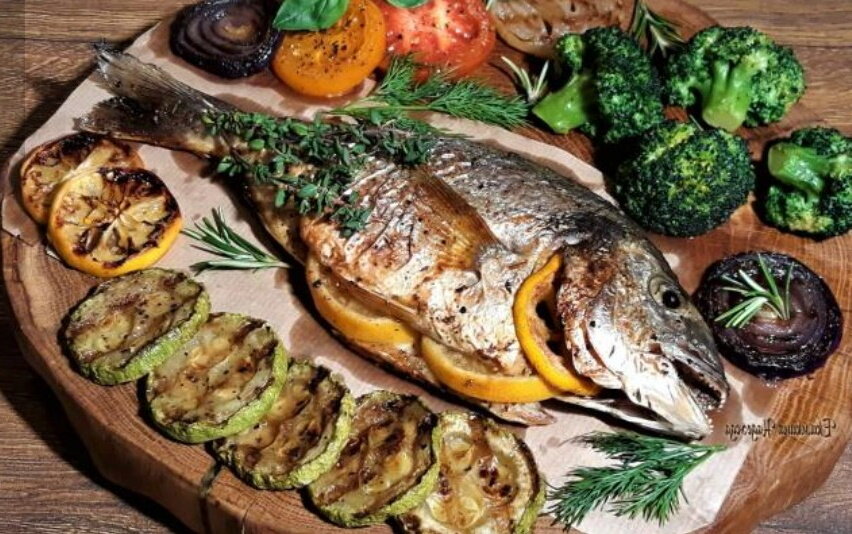 Дорадо на гриле с овощами