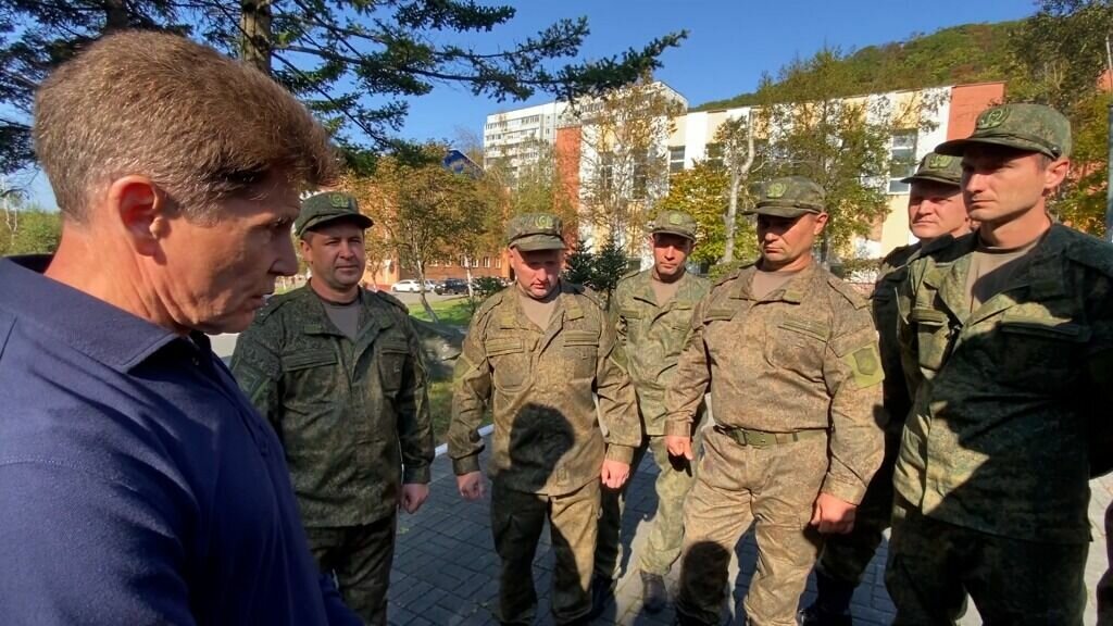     В Хасанском, Пожарском округах и Черниговском, Надеждинском районах Приморья частичную мобилизацию завершили досрочно. Об этом сообщил губернатор Олег Кожемяко, поблагодарив мобилизованных за боевой дух и настрой.