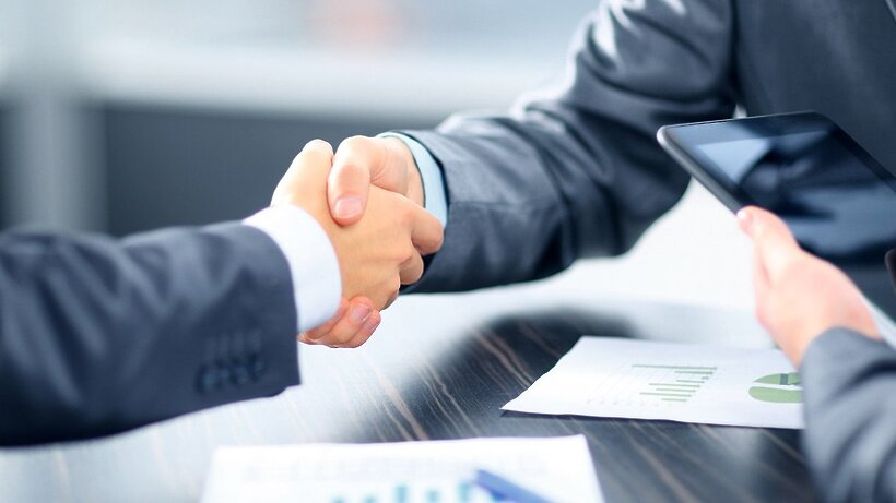    Рукопожатие © Сайт мэра Москвы