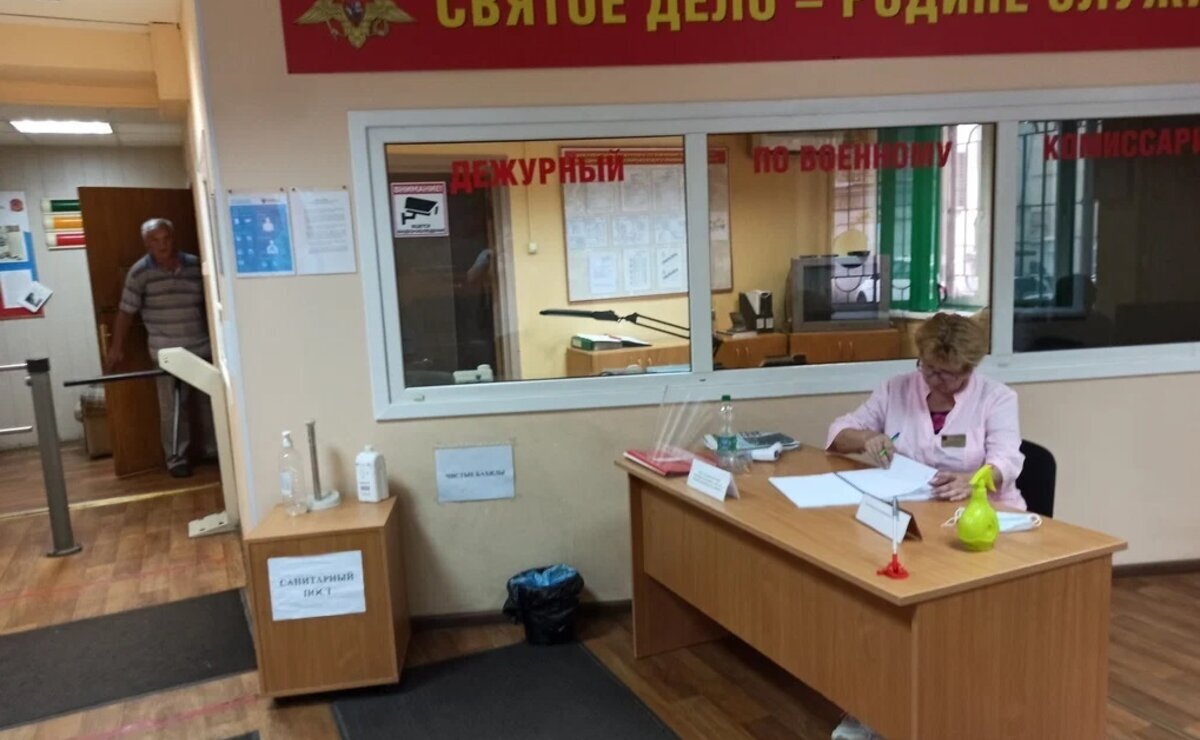    Для выезда за границу и поездок по России не требуется разрешений от военкомата