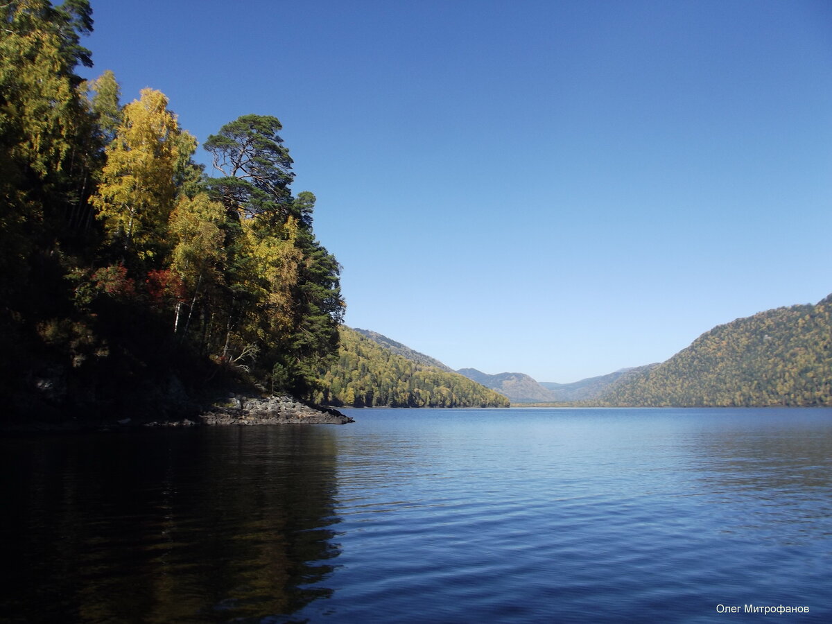 в солнечный сентябрьский день на озере