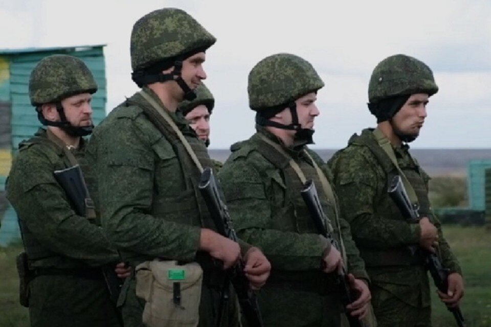     На учебных полигонах мобилизованные обновляют навыки владения оружием, управления военной техникой. Фото: Телеграм-канал Василия Голубева