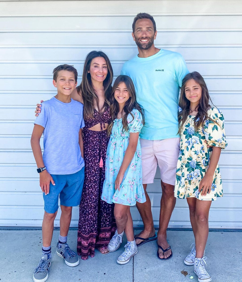 Иногда в съемках участвуют родители Леи и Авы и их старший братФото: clementstwins / Instagram (деятельность соцсети запрещена на территории РФ)ПОДЕЛИТЬСЯ