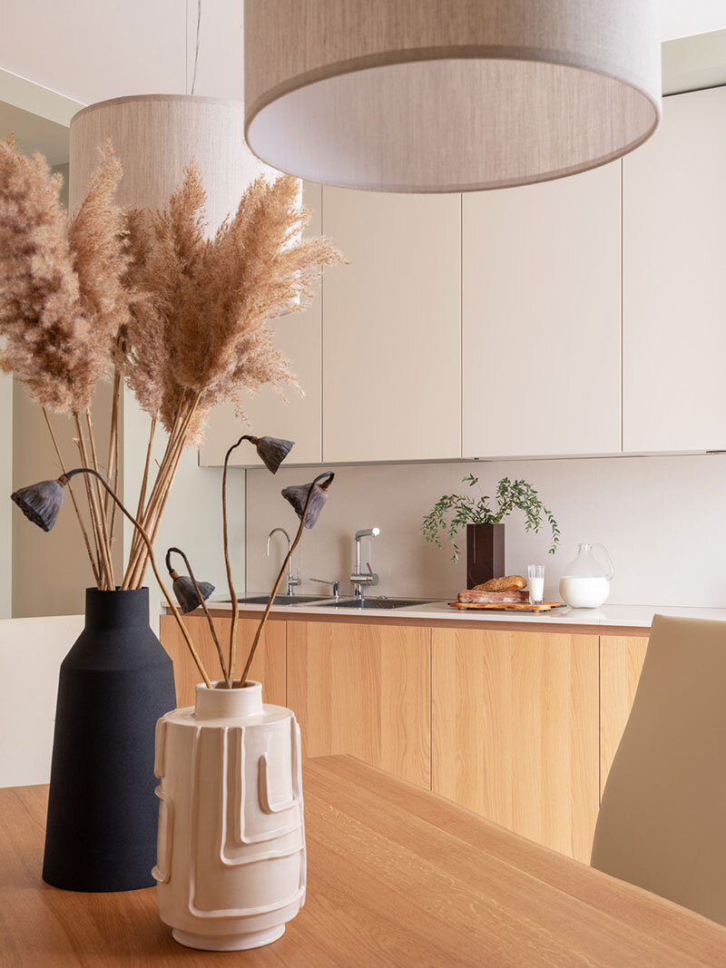 Современный шик и элегантность. Естественные цвета и оригинальный дизайн в квартире нестандартной планировки