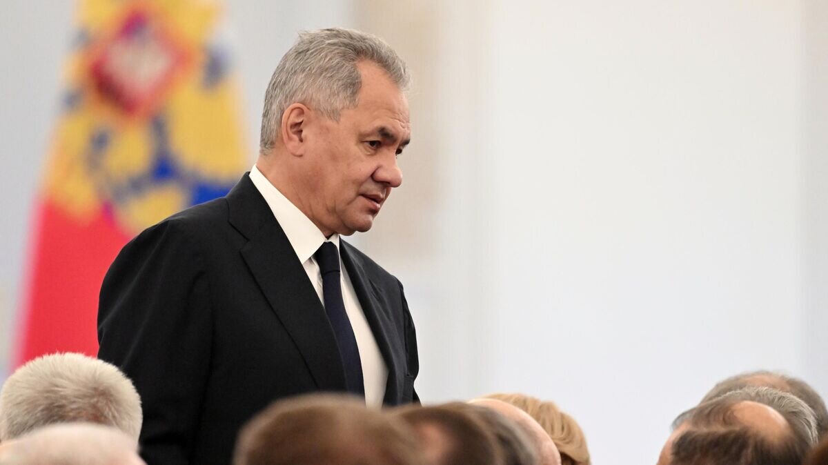   Министр обороны РФ Сергей Шойгу перед церемонией подписания договоров о вхождении в РФ Донецкой и Луганской народных республик, Запорожской и Херсонской областей в Георгиевском зале Большого Кремлевского дворца© РИА Новости / Григорий Сысоев