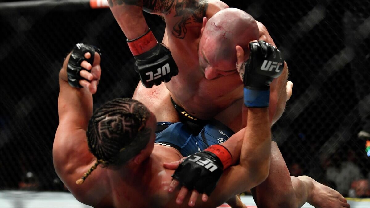   Волкановски против Ортеги на UFC 266© Фото : UFC