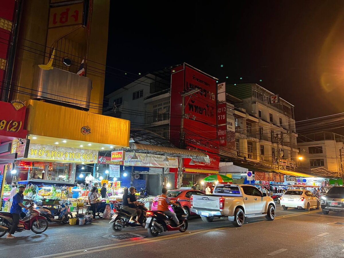 Вечер в городе Паттайя