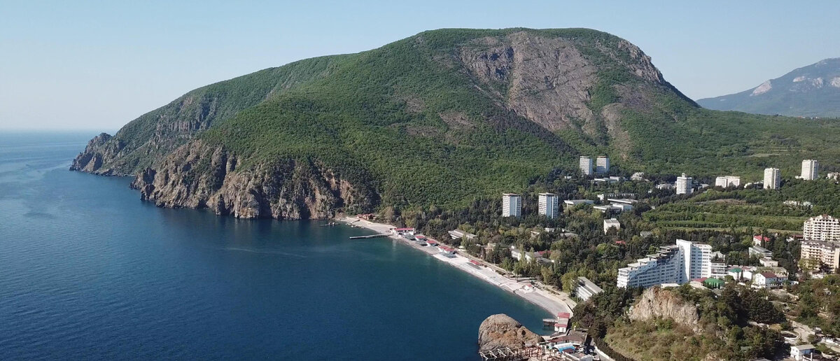 Вид на гору Аю-Даг и санаторий "Крым". Фото из интернета.