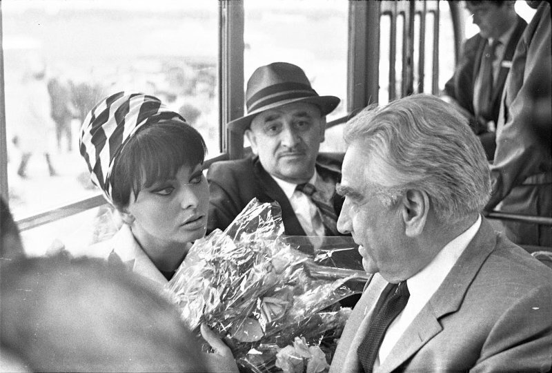 Итальянская актриса Софи Лорен и советский кинорежиссер Григорий Александров. 1965 год, Московская обл., МАММ/МДФ.