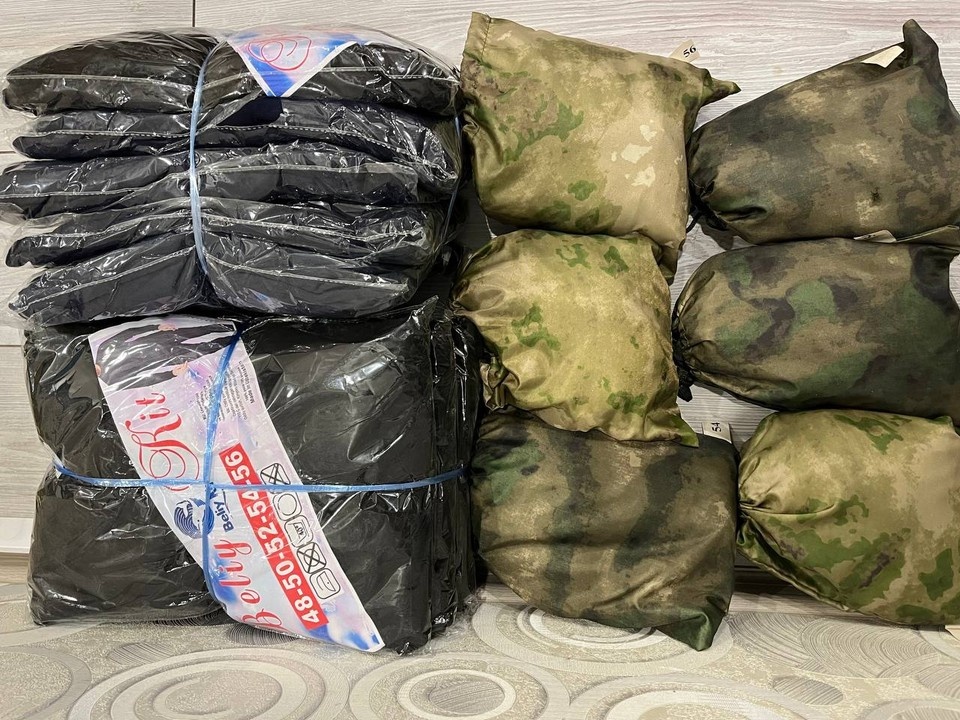     Участникм СВО привезли теплые вещи и продуктовые наборы. Фото: официальный телеграм-канал фонда "Добрые люди"