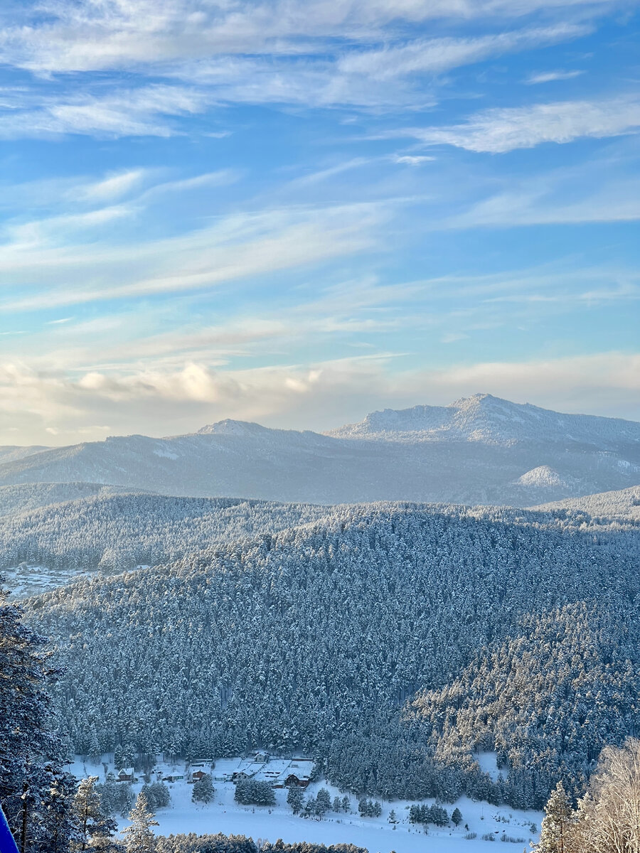Вид на гору Малиновая с вершины Мраткино