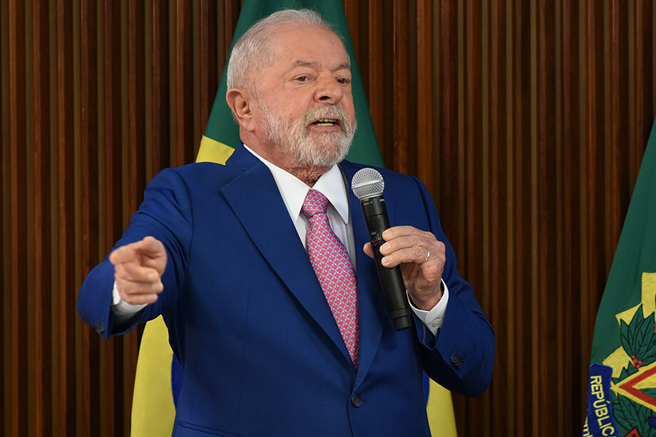 Протестующие радикалы призывали военных свергнуть избранного президента Луиса Инасиу Лулу да Силву (на фото). Фото: Ton Molina/Fotoarena/ZUMA/TASS