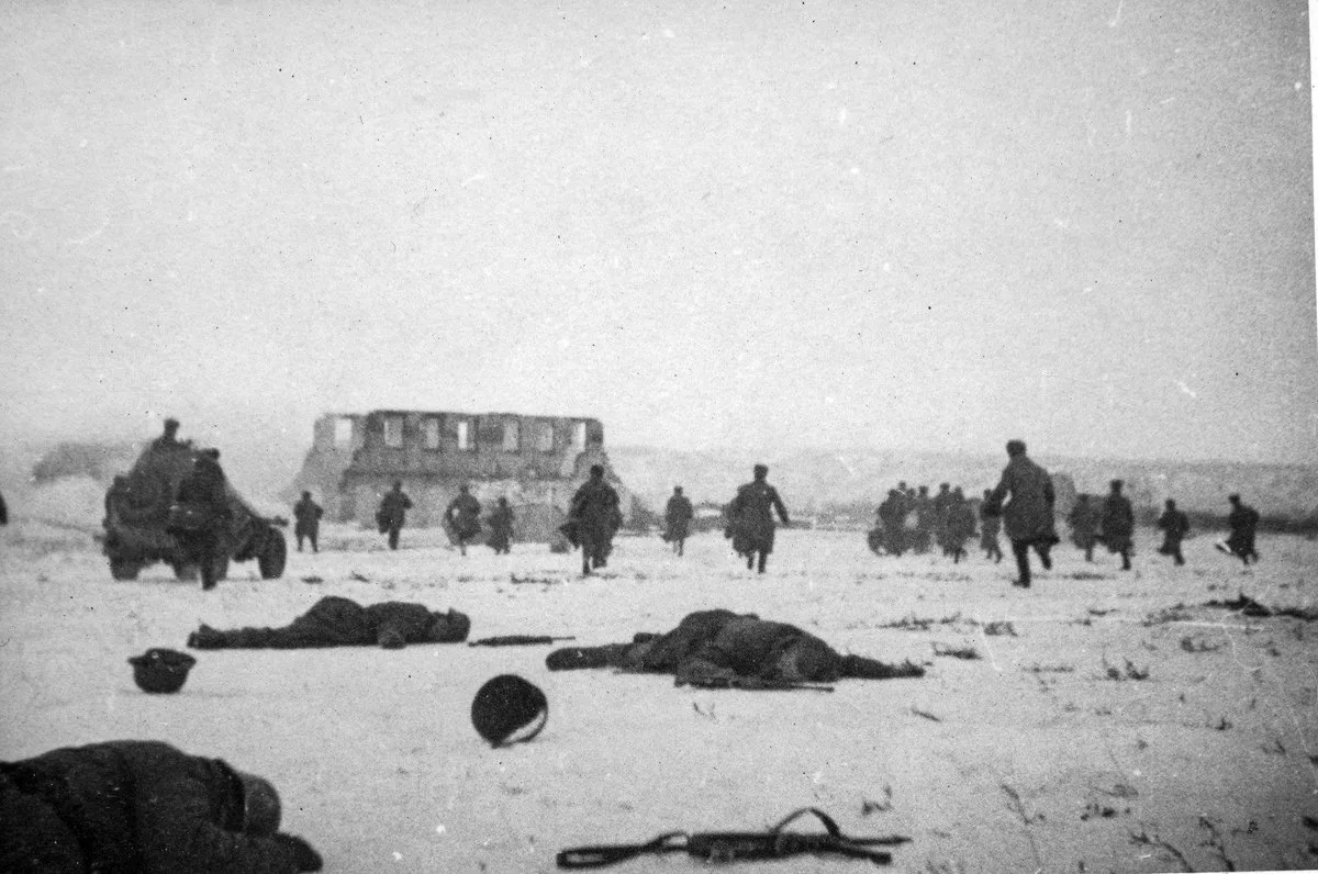 Начало 1943. Сталинградская битва атака. Бои под Сталинградом в степи в 1942. Сталинградская битва зима. Сталинградская степь зима 1943.