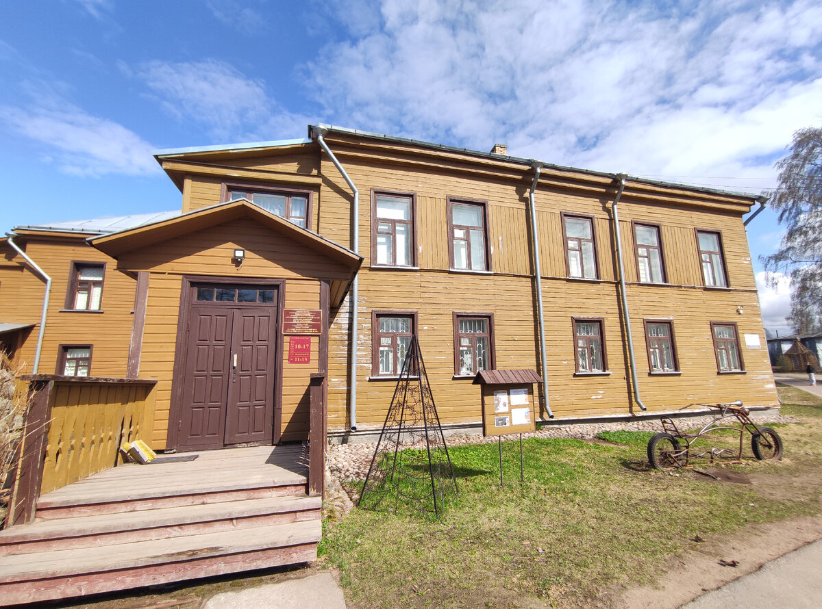 Здание краеведческого музея и главная достопримечательность Олонца.