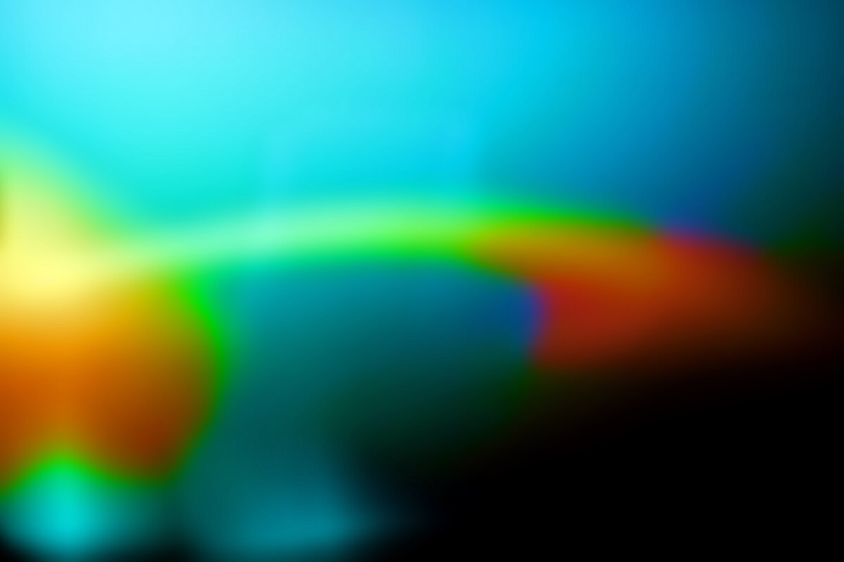 С самого детства я хотела попасть в Париж – город, который я видела в фильмах и рекламных роликах. Французский язык пленил меня, да и до сих пор он мне очень нравится. И вот однажды, когда я подросла, купила билет и полетела в город своей мечты (тогда у меня состоялось первое объёмное путешествие в одиночку). Оказавшись там, я просто растворилась в атмосфере, чувствовала себя счастливой. Гуляла по набережной, где букинисты продают книги, мечтала о том, что однажды тоже буду здесь рисовать, как эти художники, слушала болтовню парижан ещё более влюбляясь в язык, гуляла по Монмартру, представляя как жили здесь художники и как ходили по этим булыжникам. Этот период был одним из немногих моментов полной ясности. 