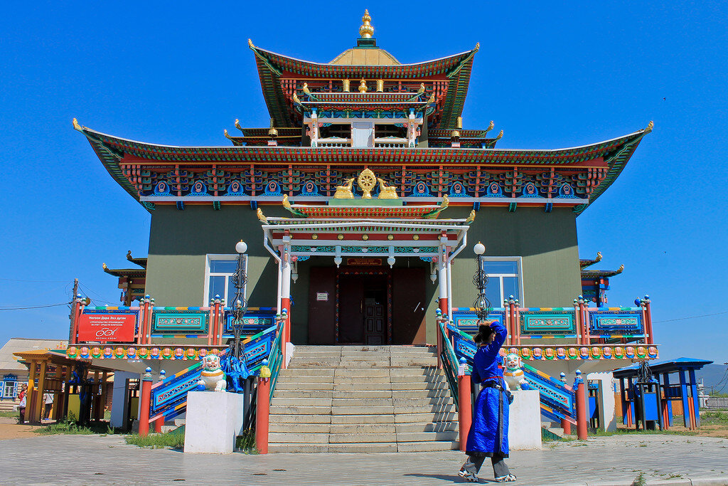 тибетский дацан. иволгинский дацан "хамбын сумэ" (буддийский монастырь) (иволгинск). иволгинский дацан бурятия будда. иволгинский дацан бурятия архитектура. тибетский дацан.
