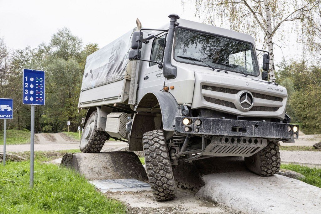 Мерседес Бенц Unimog