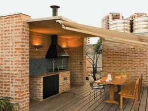 Итак, давайте сперва рассмотрим, какие здесь есть варианты. Грамотное планирование – одна из главных составляющих успешного итогового результата. Наиболее ответственные дачники подходят к обустройству данной зоны со всей серьезностью, делая чертежи и готовя различные проекты, чтобы в итоге выбрать оптимальный для конкретных условий и с учетом собственных финансовых возможностей.