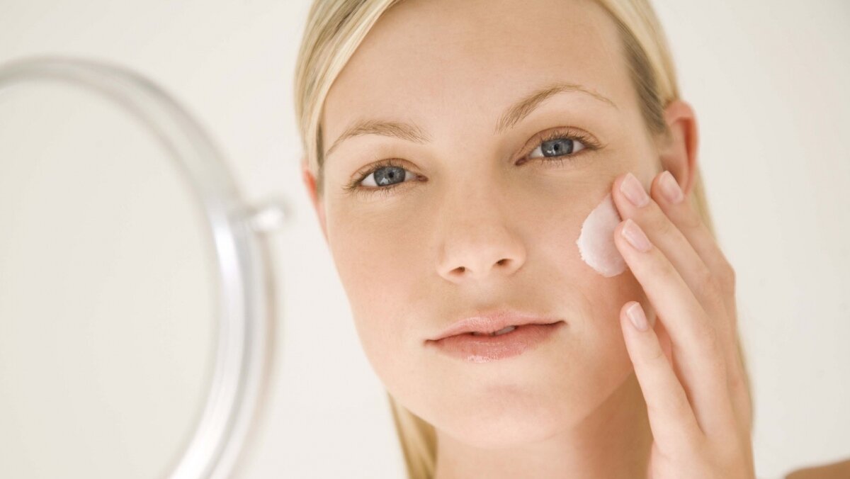 Сухая кожа лица - уход и лечение чрезмерной сухости | Бепантен®