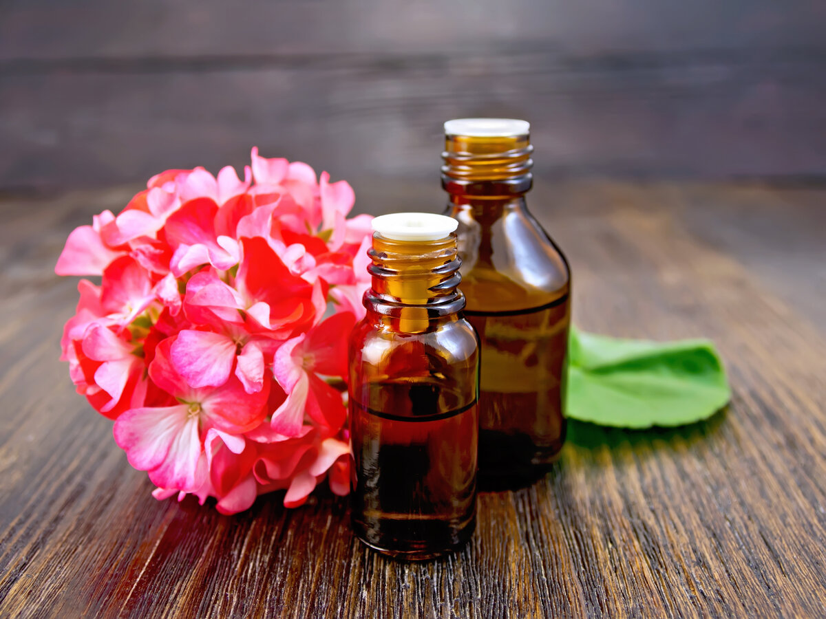 Одним из самых распространённых ингредиентов косметических средств является натуральное эфирное масло. Эфирное масло помогает замедлить процессы старения кожи и появления морщин.-2