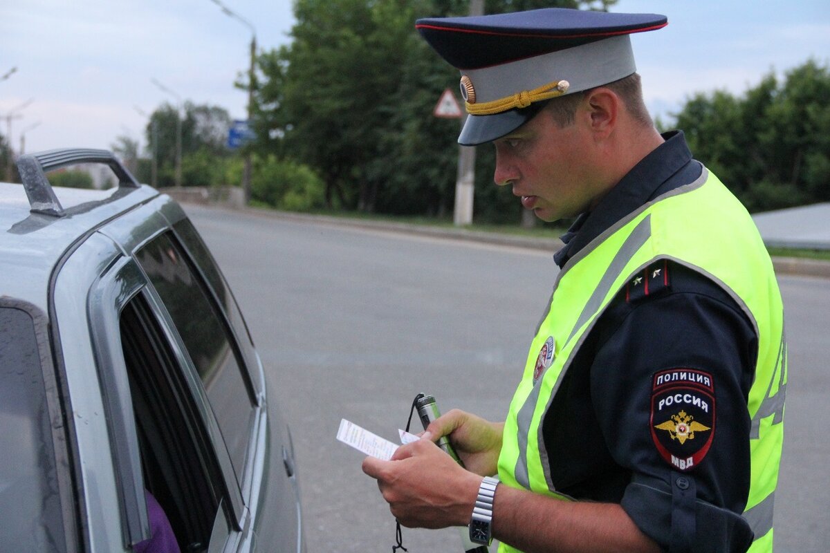 Источник: http://www.drivenn.ru/journal/novosti/kazhdyy-inspektor-gibdd-boitsya-etogo-kak-ognya-id22689
