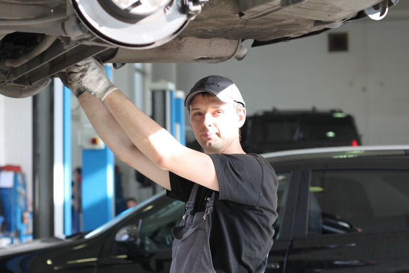 Во время визита на сервис для проведения планового ТО по возможности находитесь в ремзоне возле автомобиля. 