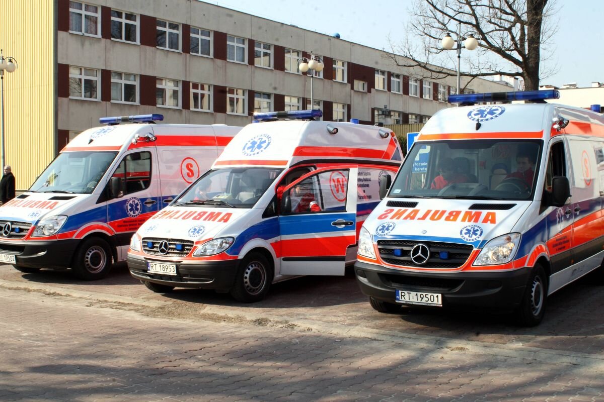 В Чехии скорая помощь больше напоминает нашу реанимацию. Носятся они по дорогам городов очень и очень быстро
