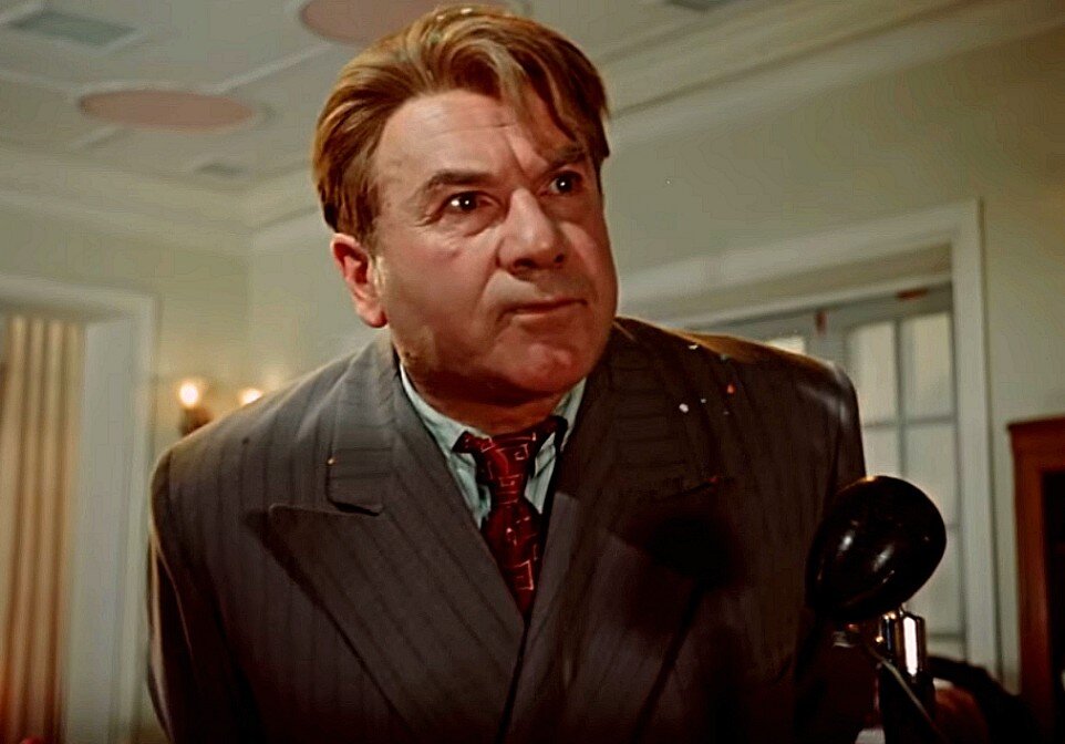 Кадр из фильма «Карнавальная ночь»